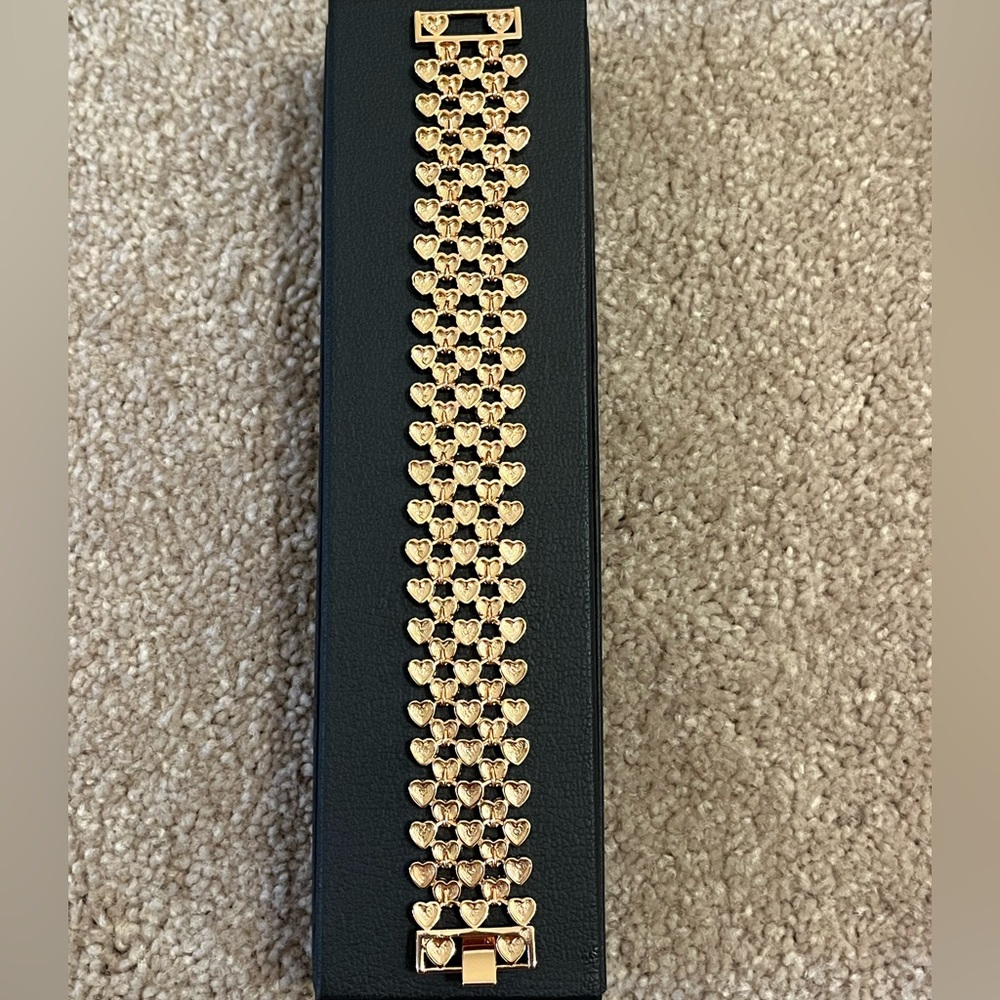 Beautiful Danbury Mint heart bracelet. Gold, silver and rose gold tones. - Picture 9 of 11